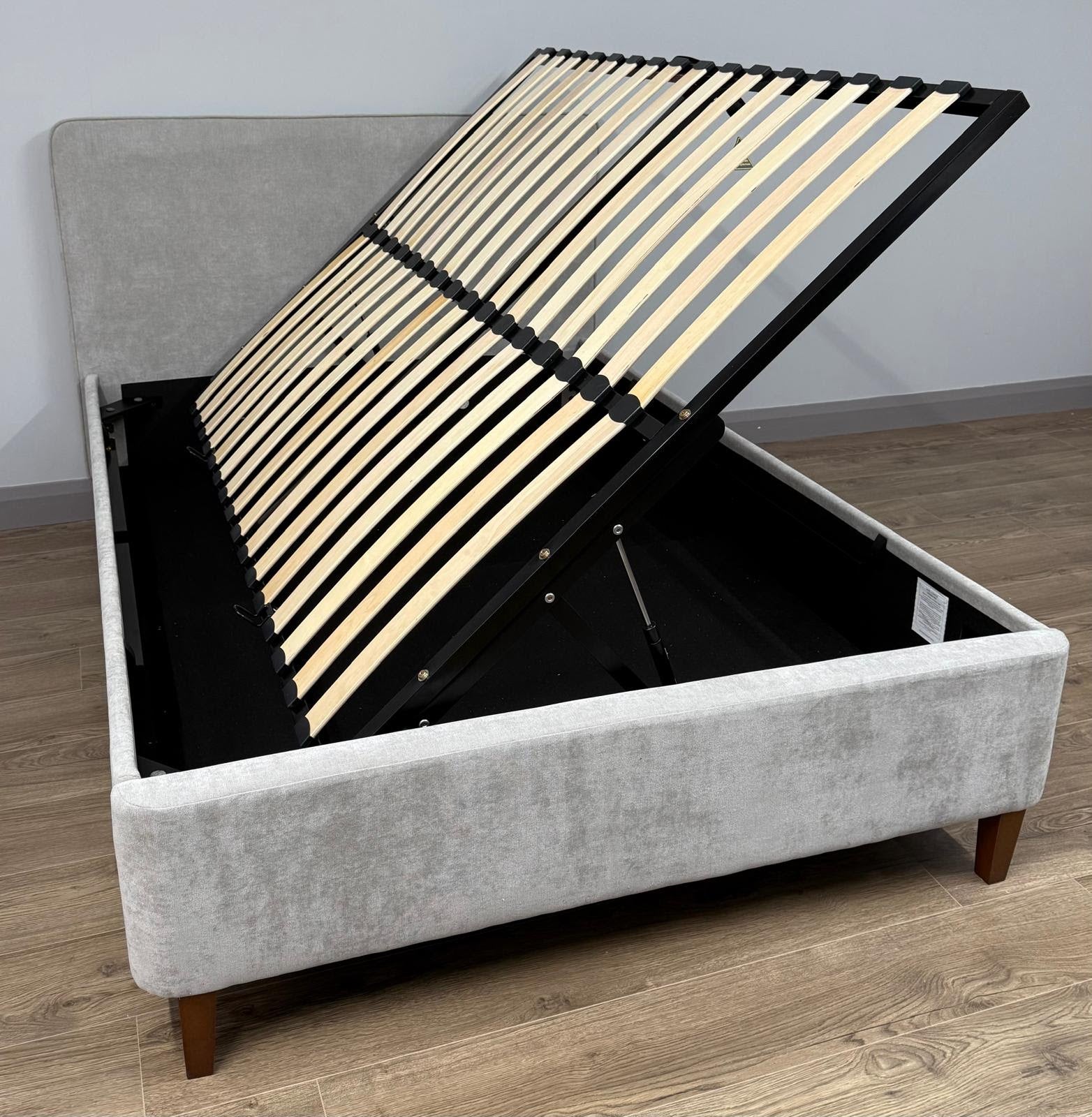 Leo Gas Lift Double Bed