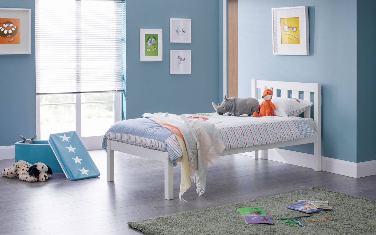 Luna solid pine Bed - Image 5
